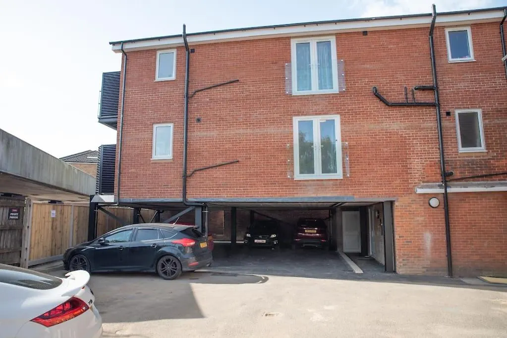 Apartment With Free P For Van. Southampton