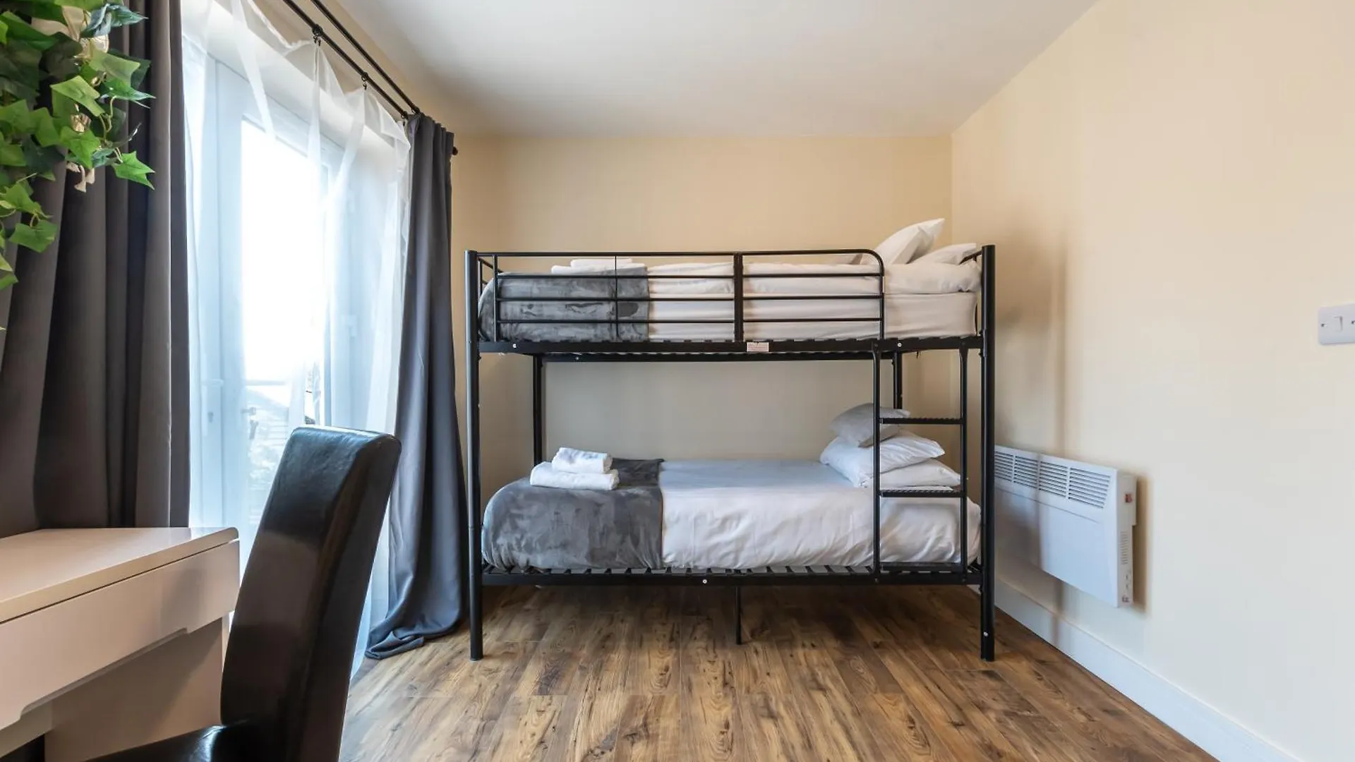 Apartment With Free P For Van. Southampton