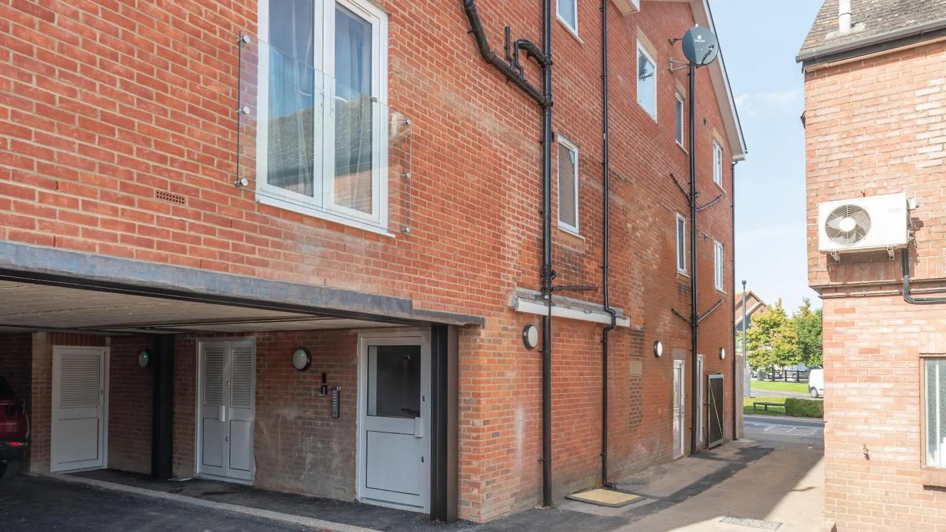 Apartment With Free P For Van. Southampton