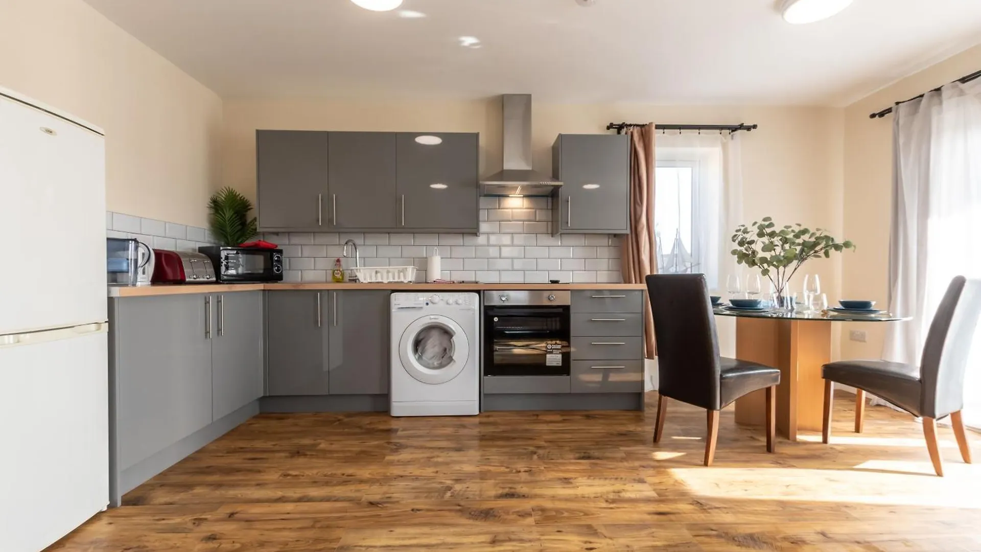 Apartment With Free P For Van. Southampton 0*,