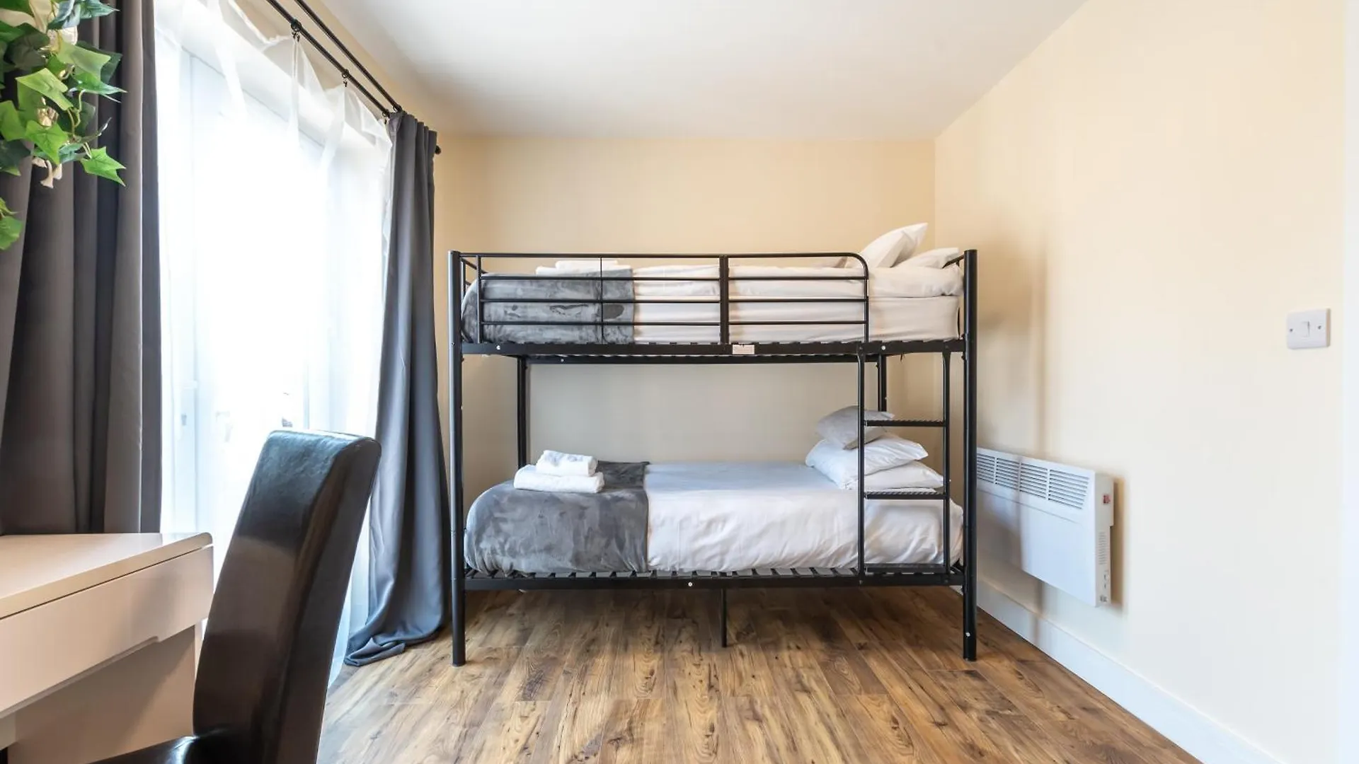 Apartment With Free P For Van. Southampton