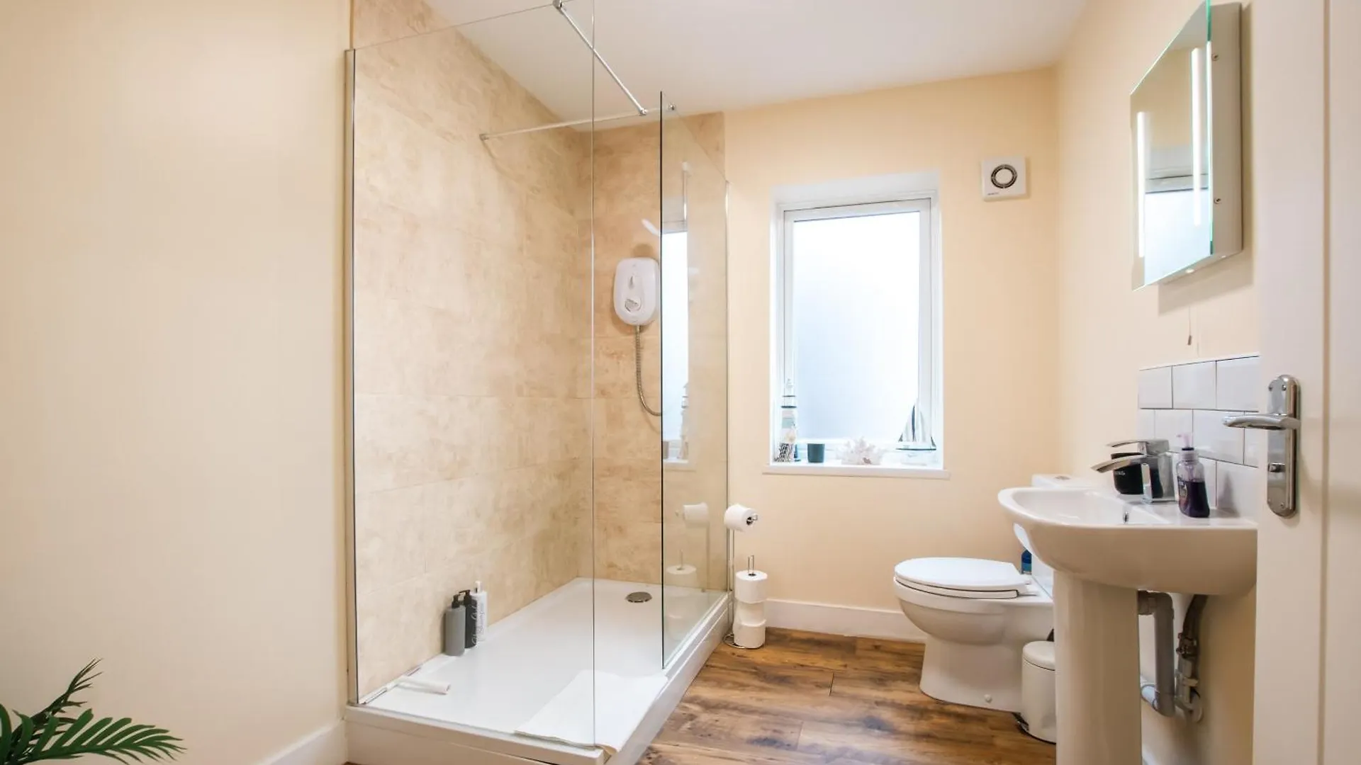 Apartment With Free P For Van. Southampton