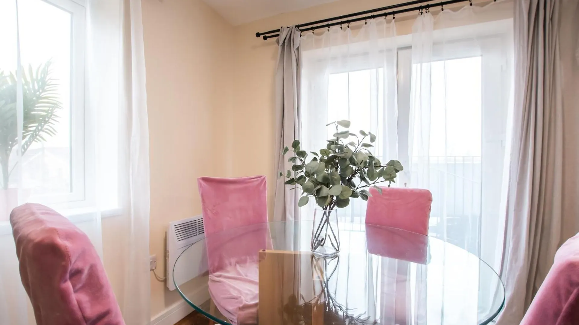 Apartment With Free P For Van. Southampton 0*,